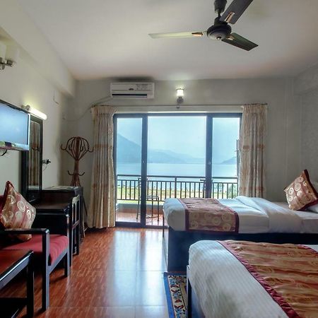 Hotel Peace Plaza Pokhara Kültér fotó