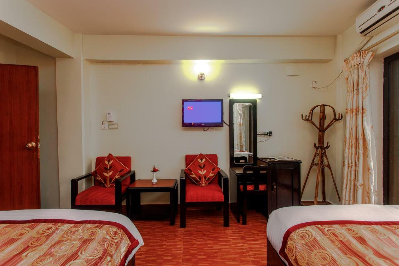 Hotel Peace Plaza Pokhara Kültér fotó