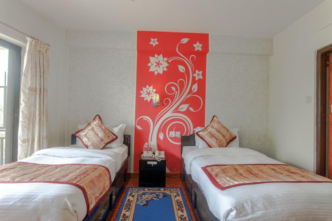 Hotel Peace Plaza Pokhara Kültér fotó