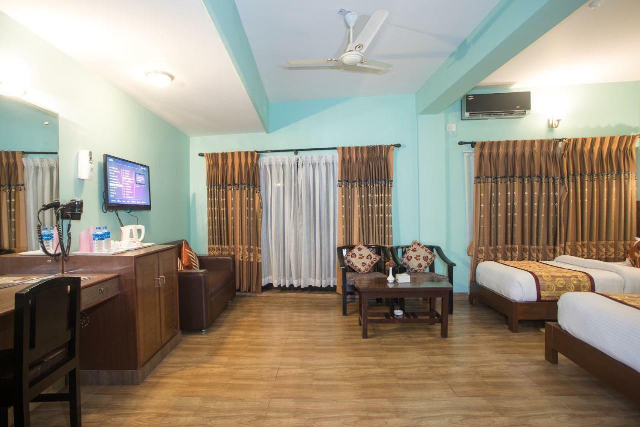 Hotel Peace Plaza Pokhara Kültér fotó