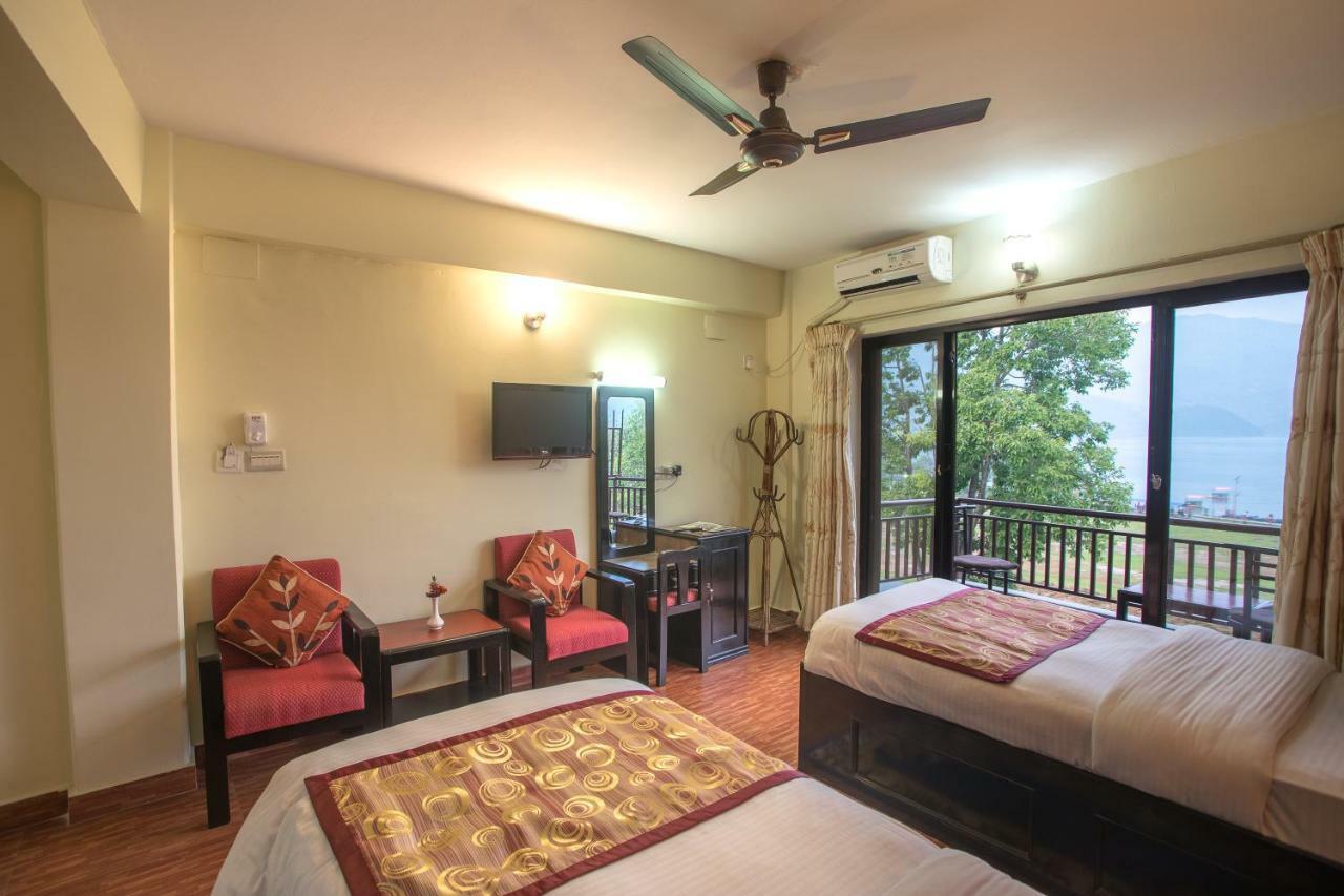 Hotel Peace Plaza Pokhara Kültér fotó