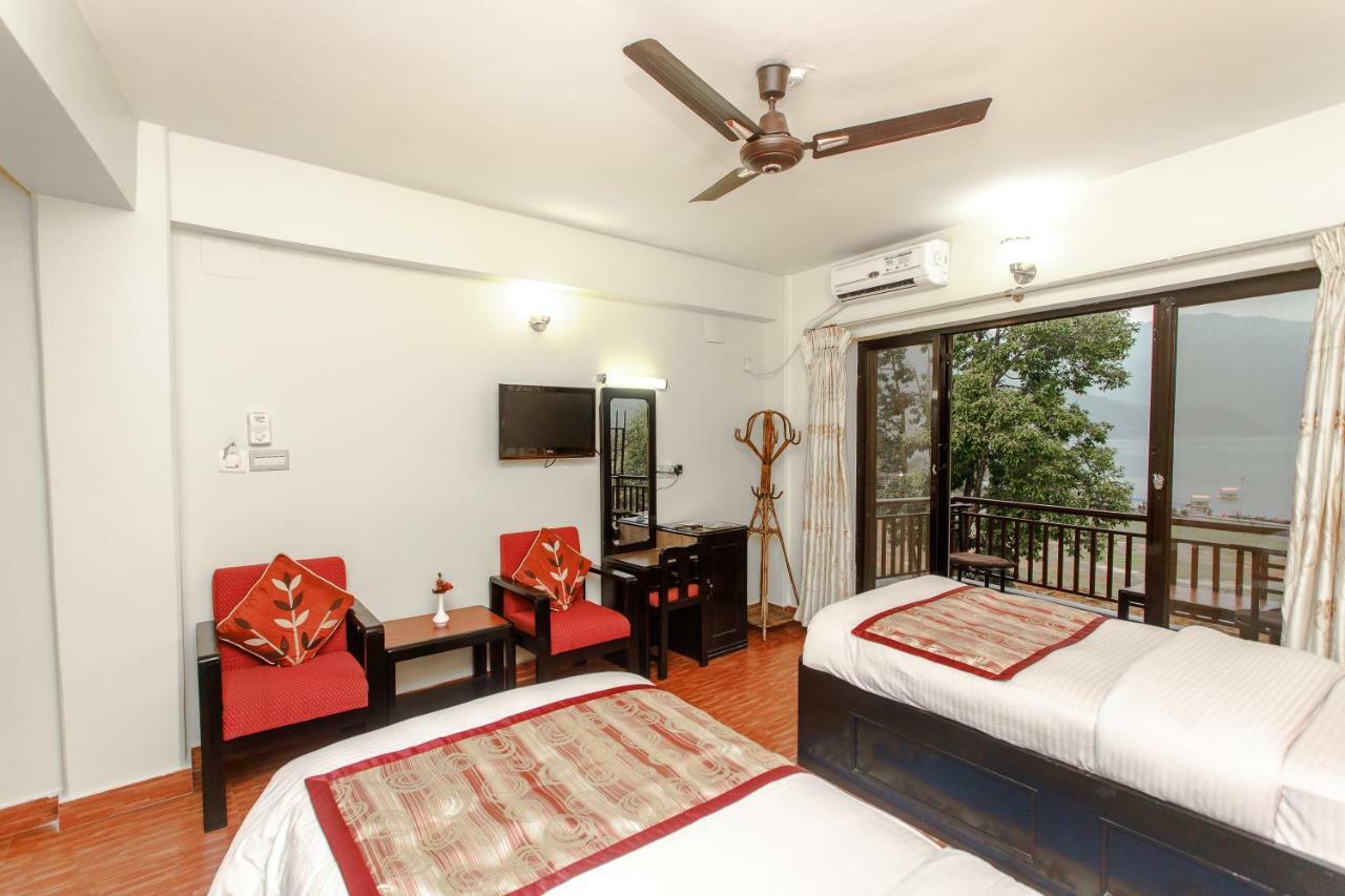 Hotel Peace Plaza Pokhara Kültér fotó