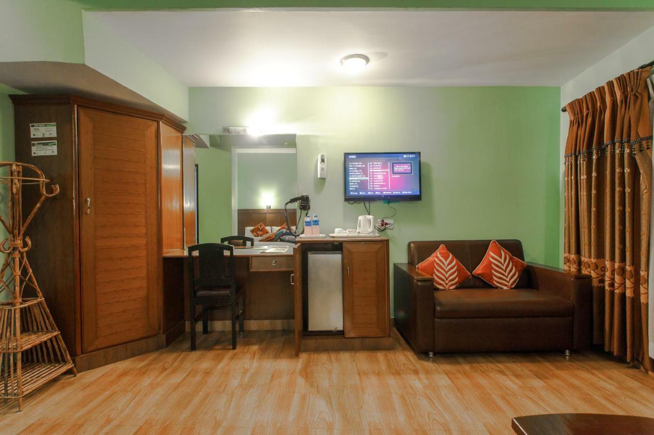 Hotel Peace Plaza Pokhara Kültér fotó