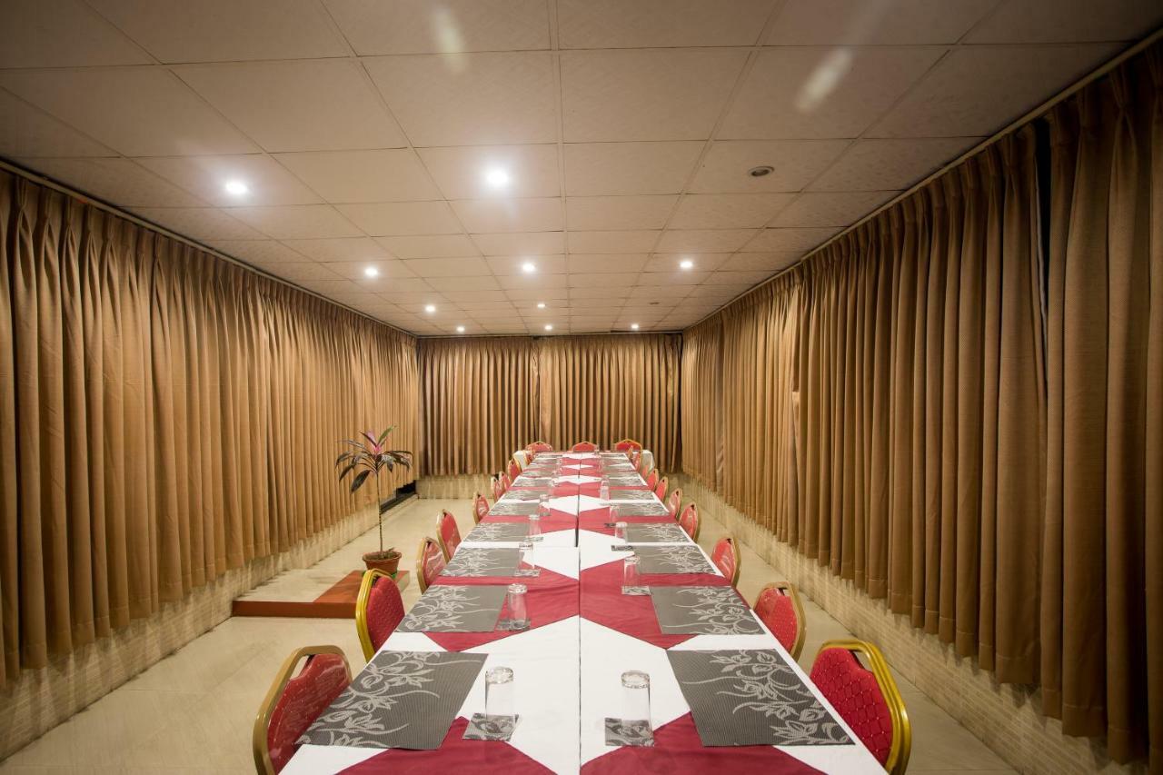 Hotel Peace Plaza Pokhara Kültér fotó