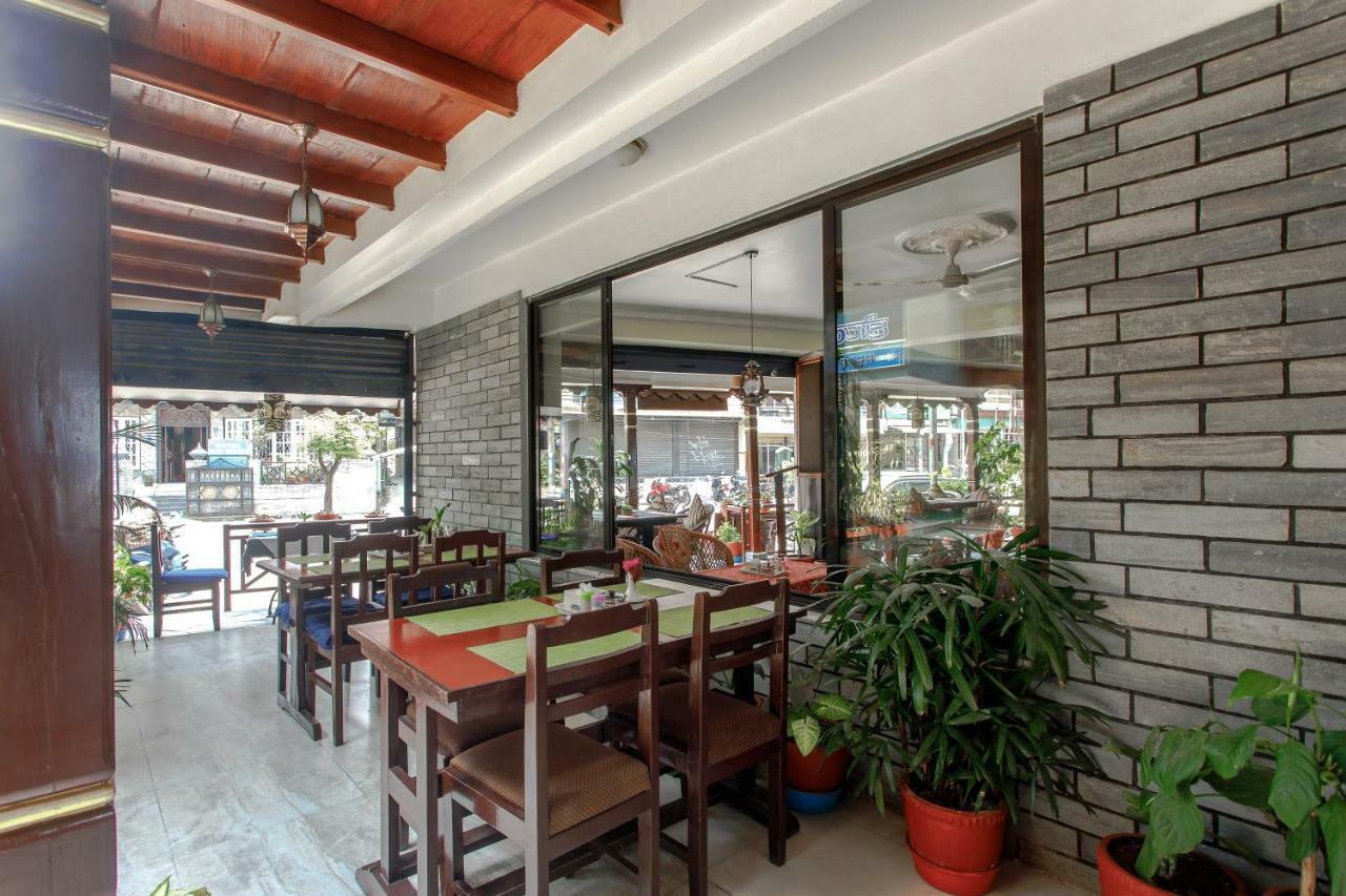 Hotel Peace Plaza Pokhara Kültér fotó