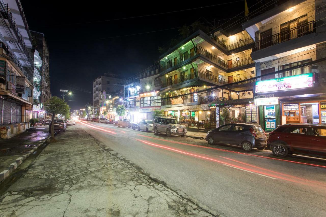 Hotel Peace Plaza Pokhara Kültér fotó