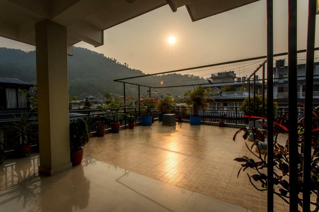 Hotel Peace Plaza Pokhara Kültér fotó