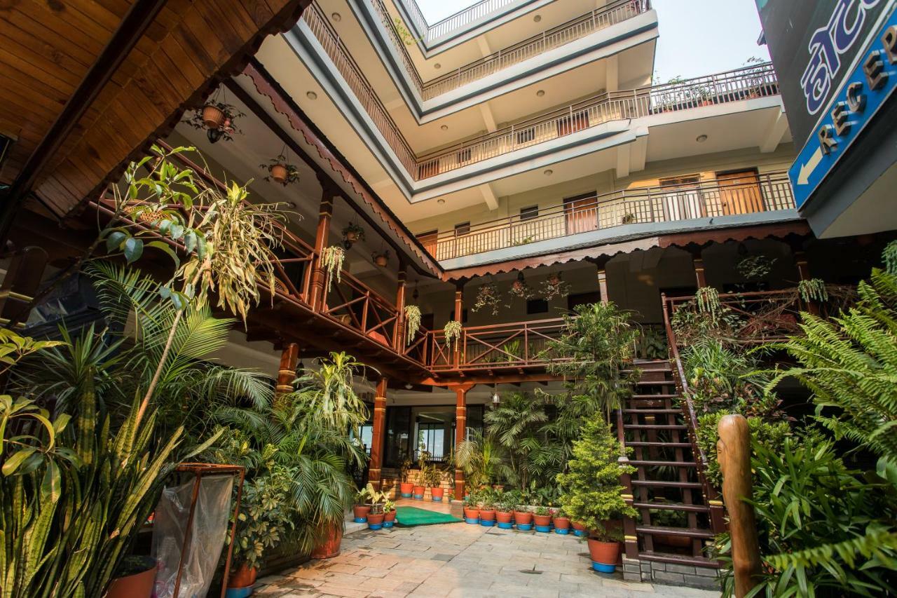 Hotel Peace Plaza Pokhara Kültér fotó