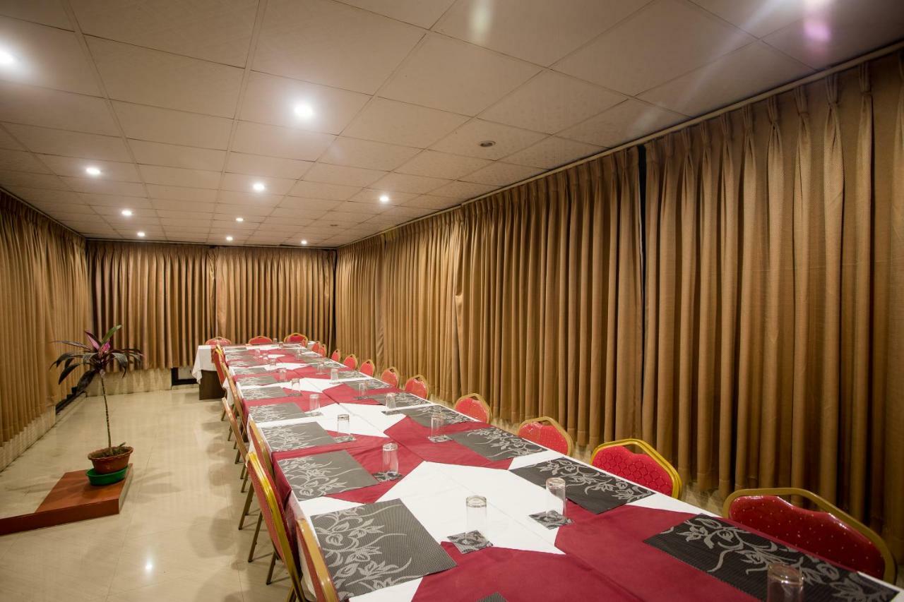 Hotel Peace Plaza Pokhara Kültér fotó
