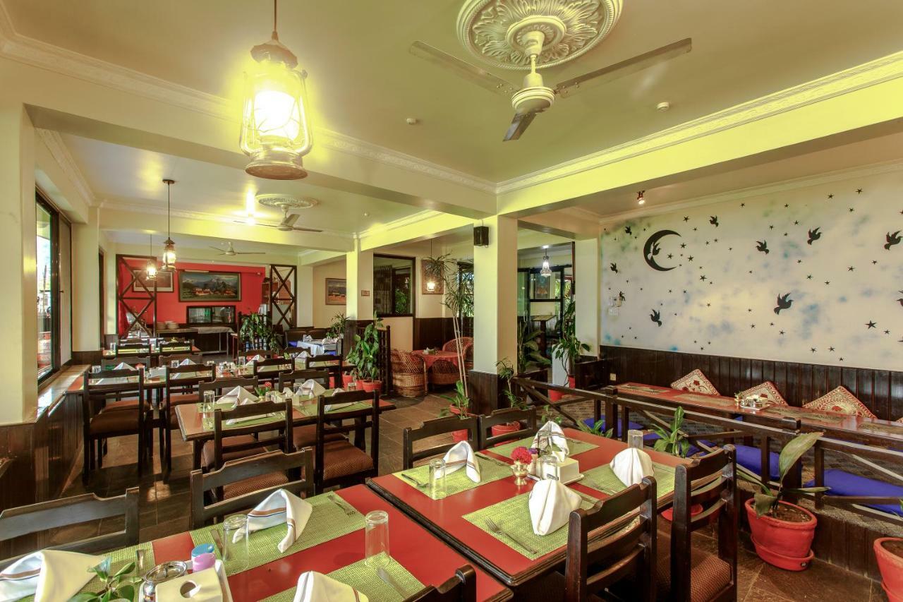 Hotel Peace Plaza Pokhara Kültér fotó